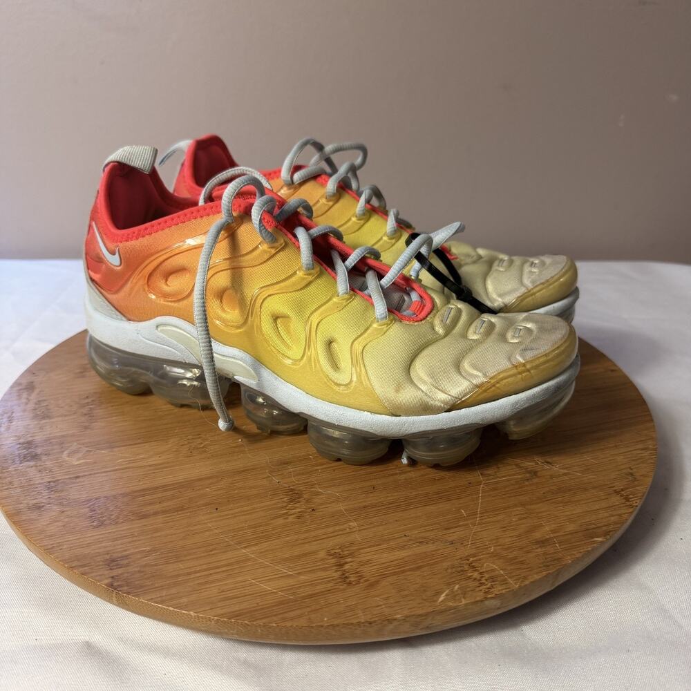 Nike Air VaporMax Plus Sunrise Womens Size 8.5 Yellow Red Running Shoes Sneakers